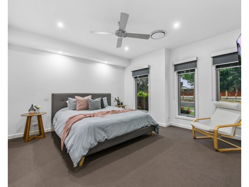 25 Cavenagh Terrace, Taylors Hill VIC 3037