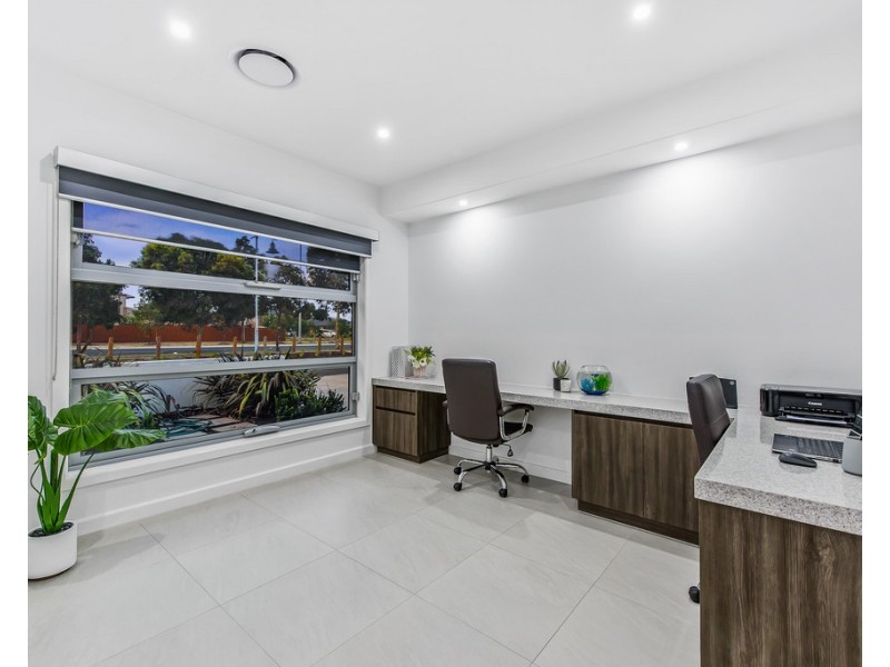 25 Cavenagh Terrace, Taylors Hill VIC 3037
