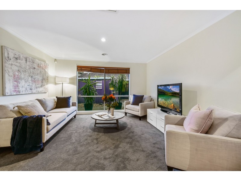 6 Brighton Place, Taylors Hill VIC 3037