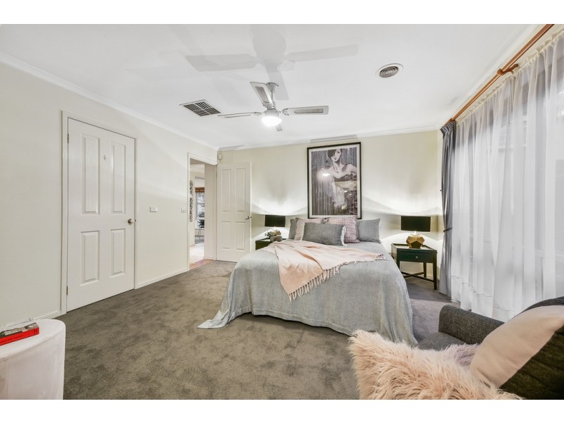 6 Brighton Place, Taylors Hill VIC 3037