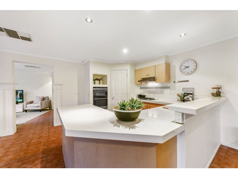 6 Brighton Place, Taylors Hill VIC 3037
