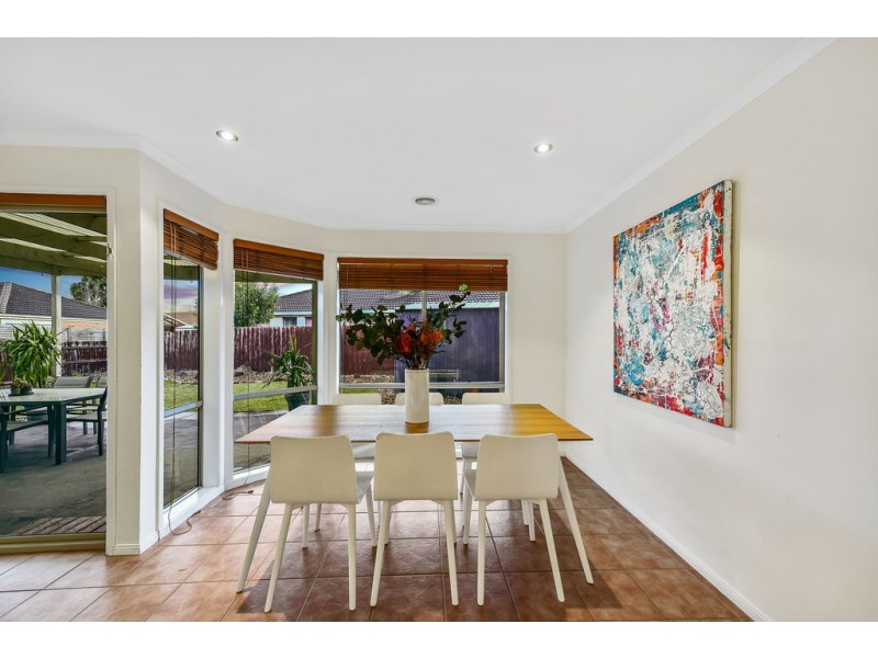 6 Brighton Place, Taylors Hill VIC 3037