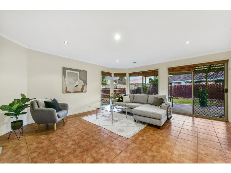 6 Brighton Place, Taylors Hill VIC 3037