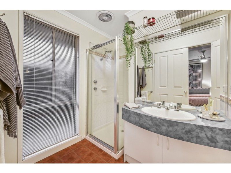 6 Brighton Place, Taylors Hill VIC 3037