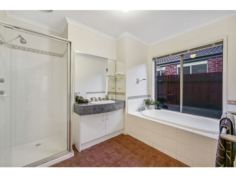 6 Brighton Place, Taylors Hill VIC 3037