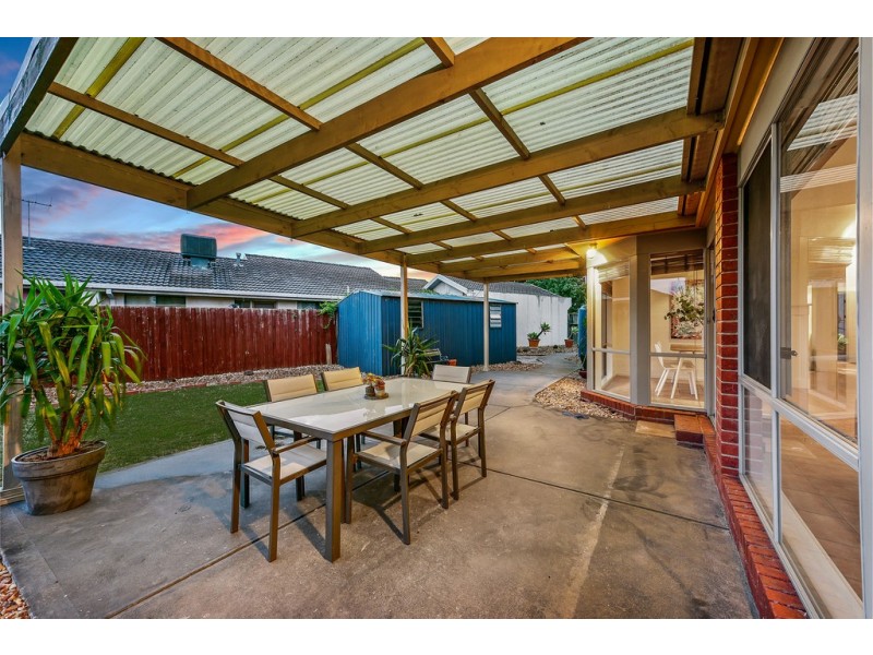 6 Brighton Place, Taylors Hill VIC 3037