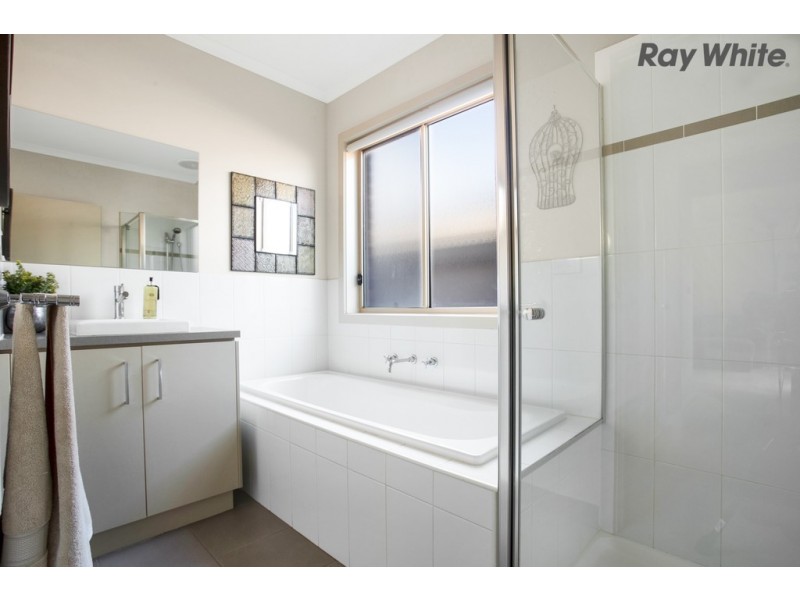 6 Boulderwood Court, Kurunjang VIC 3337