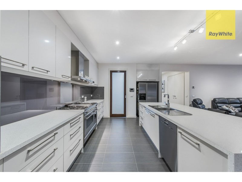 56 Hillcrest Drive, Hillside VIC 3037