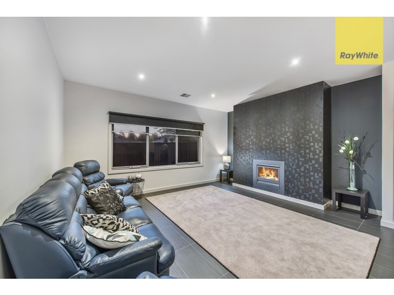 56 Hillcrest Drive, Hillside VIC 3037