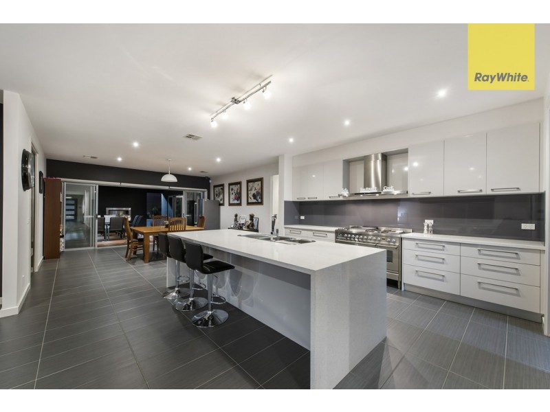 56 Hillcrest Drive, Hillside VIC 3037