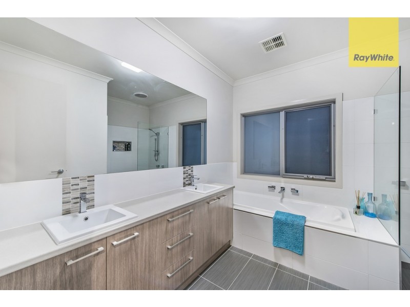 56 Hillcrest Drive, Hillside VIC 3037