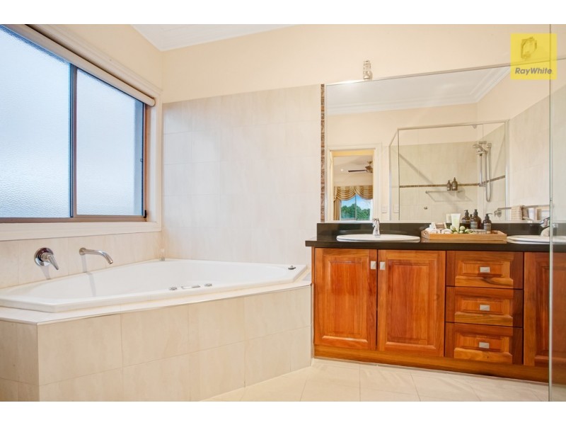 40 Pyrmont Terrace, Taylors Hill VIC 3037