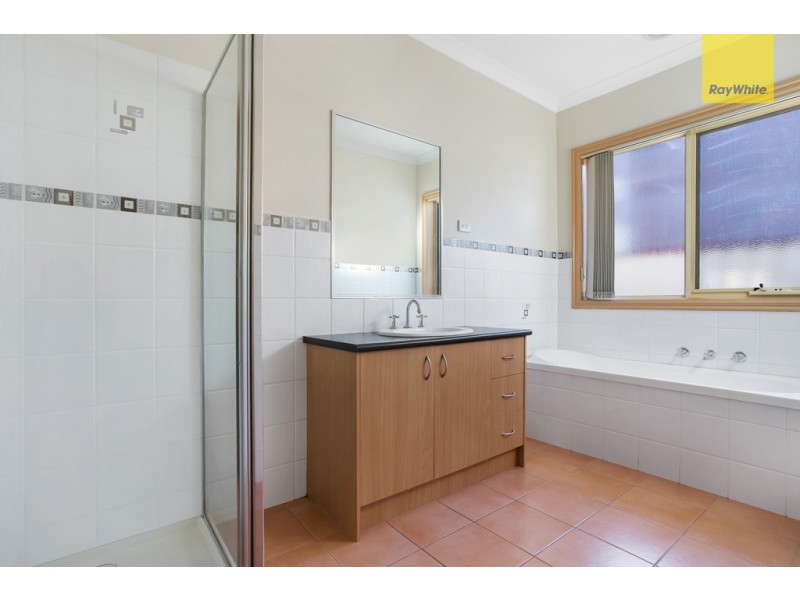 2/1 Marner Avenue, Hillside VIC 3037