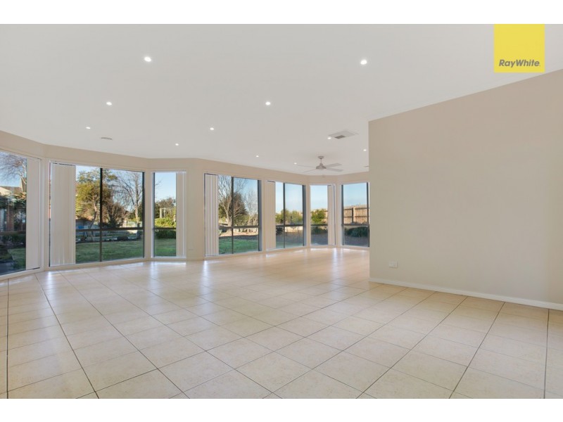 35 Perceval Crescent, Taylors Lakes VIC 3038