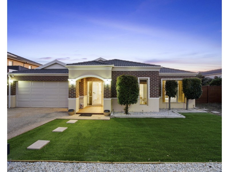 28 Cronulla Way, Taylors Hill VIC 3037