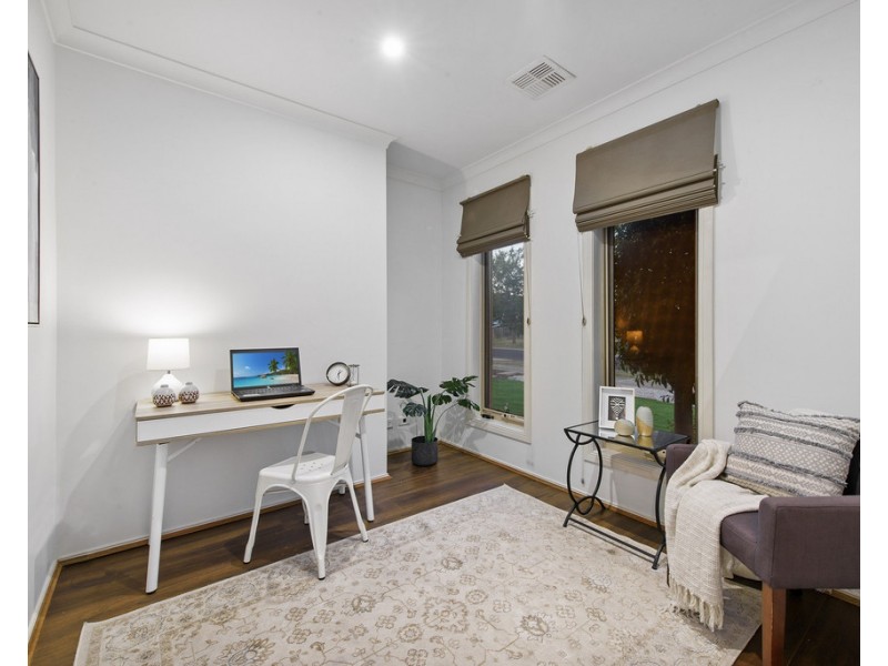 28 Cronulla Way, Taylors Hill VIC 3037