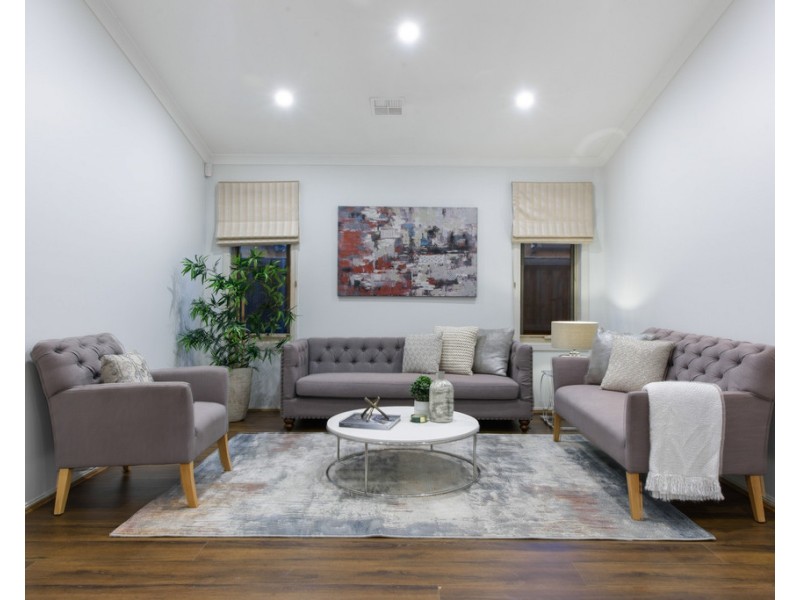 28 Cronulla Way, Taylors Hill VIC 3037