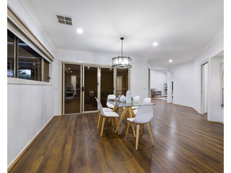 28 Cronulla Way, Taylors Hill VIC 3037