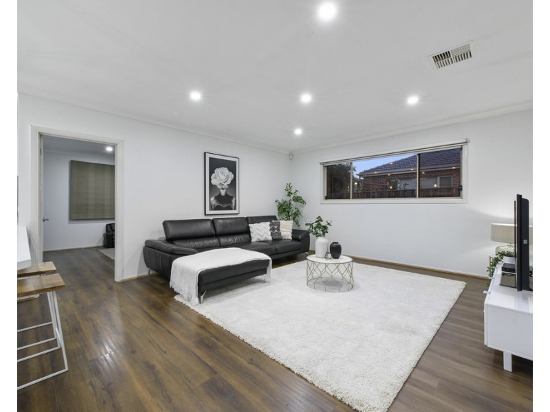 28 Cronulla Way, Taylors Hill VIC 3037