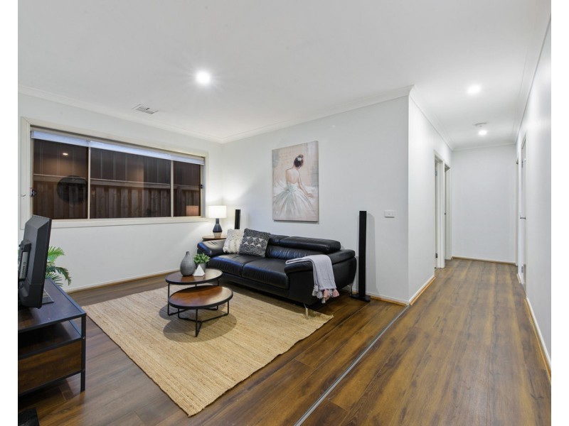 28 Cronulla Way, Taylors Hill VIC 3037