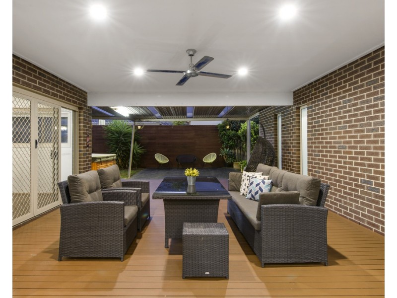 28 Cronulla Way, Taylors Hill VIC 3037