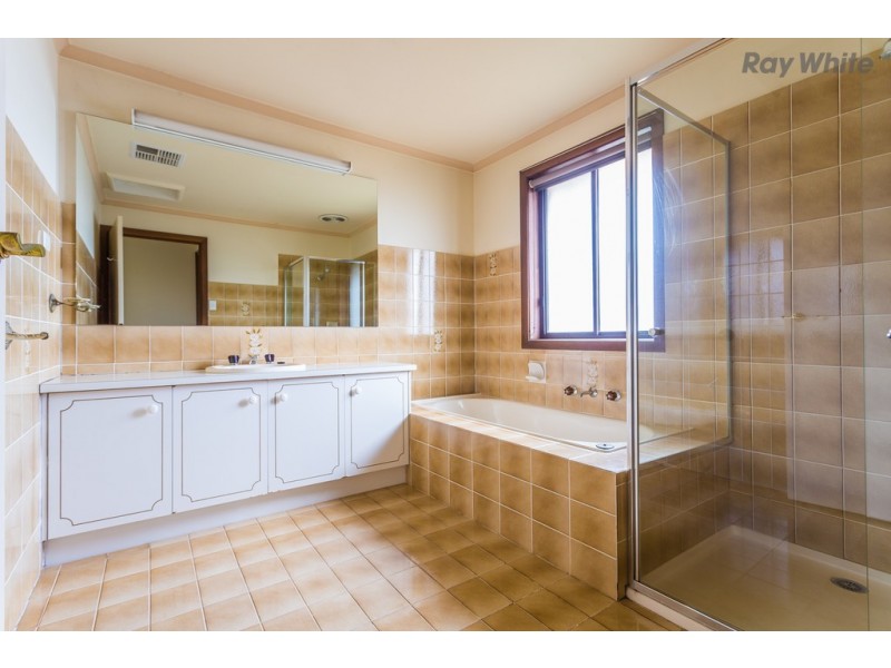 12 Augustines Way, Keilor VIC 3036