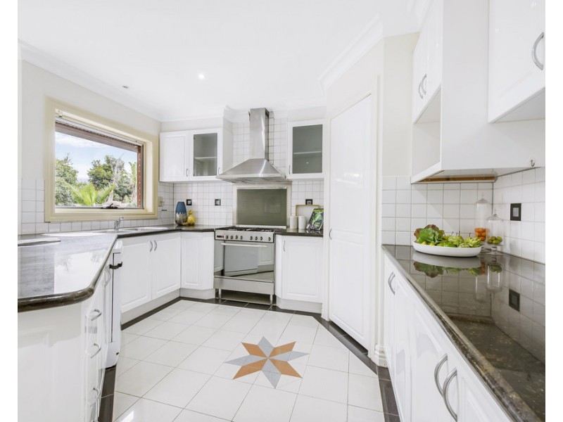 1 Pratt Close, Taylors Lakes VIC 3038