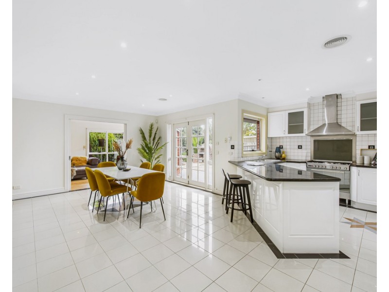 1 Pratt Close, Taylors Lakes VIC 3038