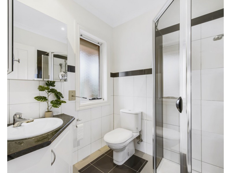 1 Pratt Close, Taylors Lakes VIC 3038