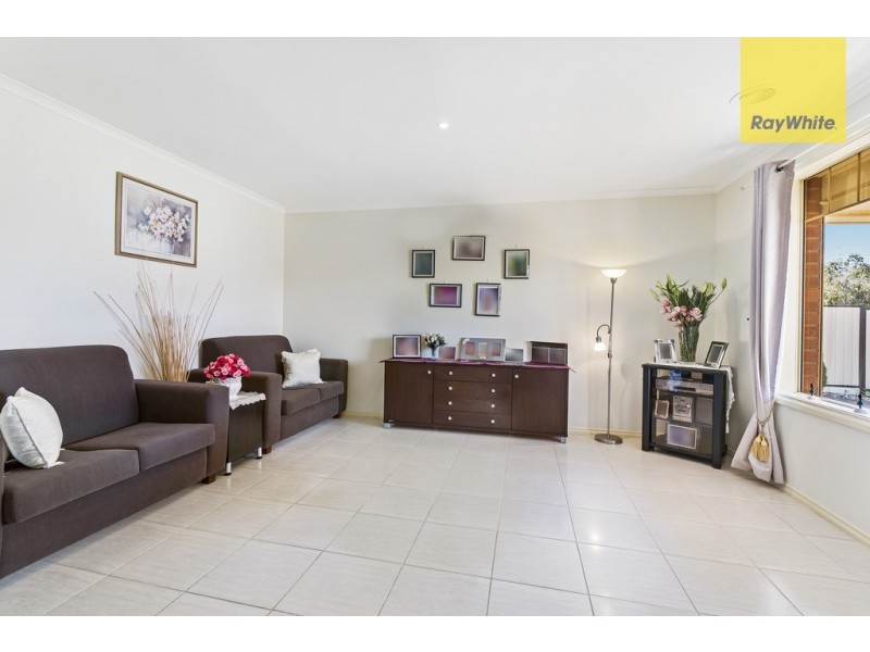 51 Glenelg Boulevard, Taylors Hill VIC 3037