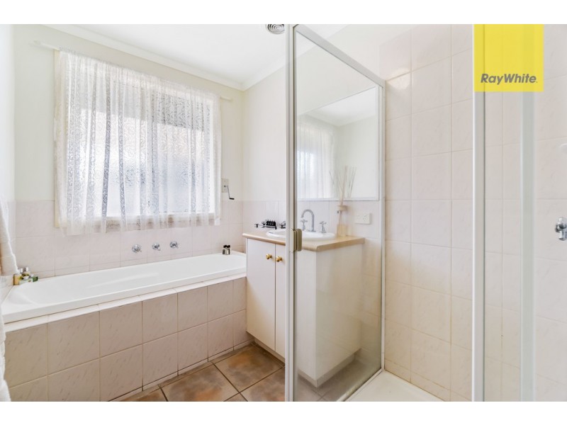 51 Glenelg Boulevard, Taylors Hill VIC 3037