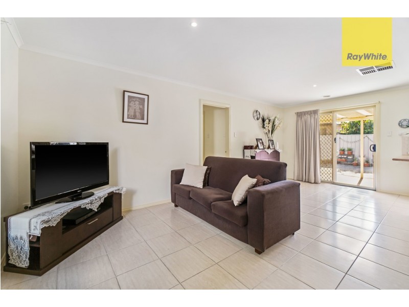 51 Glenelg Boulevard, Taylors Hill VIC 3037