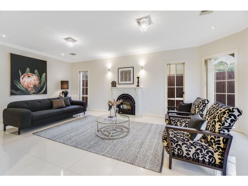 12 Howqua Way, Taylors Hill VIC 3037