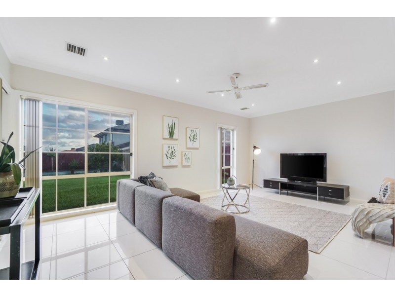 12 Howqua Way, Taylors Hill VIC 3037