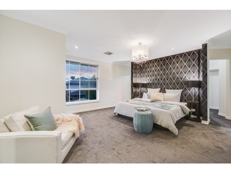 12 Howqua Way, Taylors Hill VIC 3037