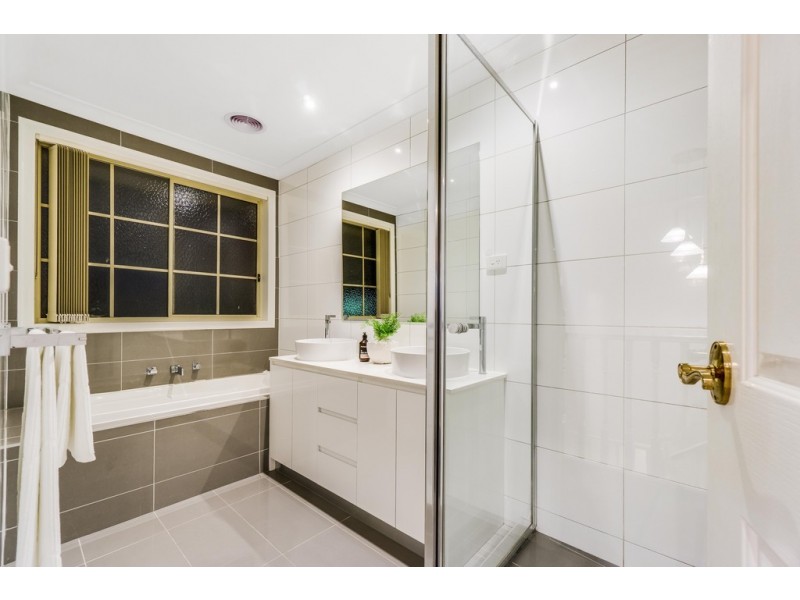 12 Howqua Way, Taylors Hill VIC 3037