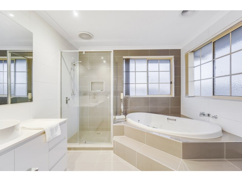 12 Howqua Way, Taylors Hill VIC 3037