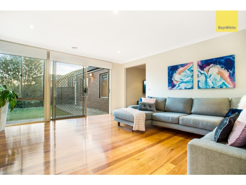 102 Wattle Valley Drive, Hillside VIC 3037