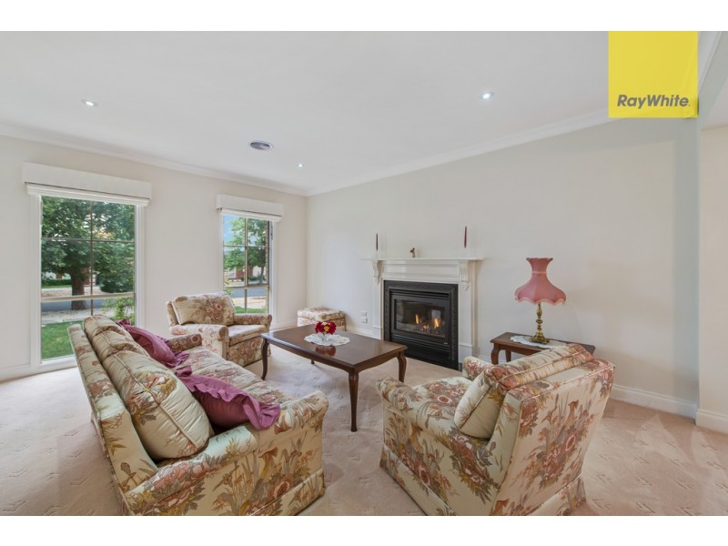 24 Hillcrest Drive, Hillside VIC 3037