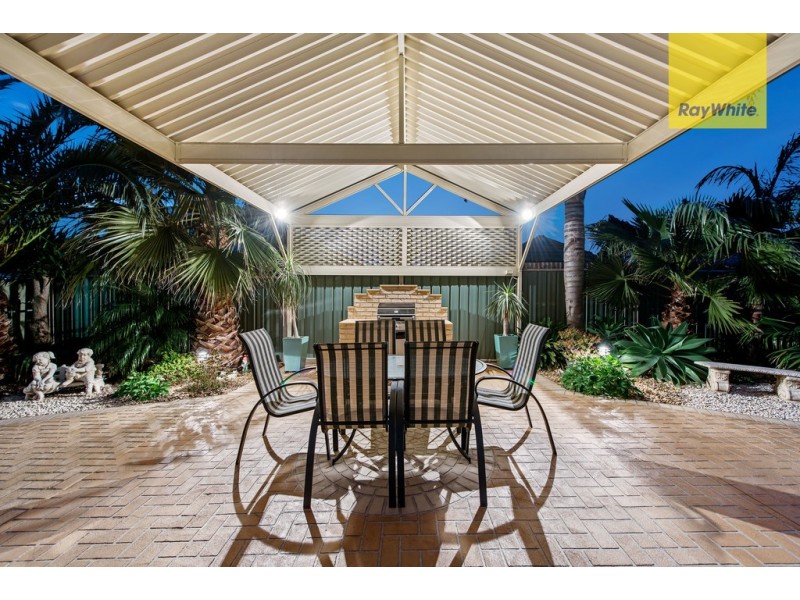 24 Hillcrest Drive, Hillside VIC 3037