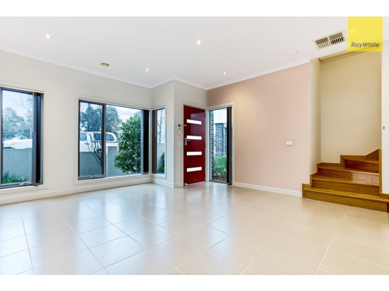 13/69-77 Lancefield Drive, Caroline Springs VIC 3023