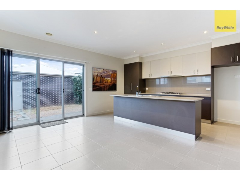 13/69-77 Lancefield Drive, Caroline Springs VIC 3023