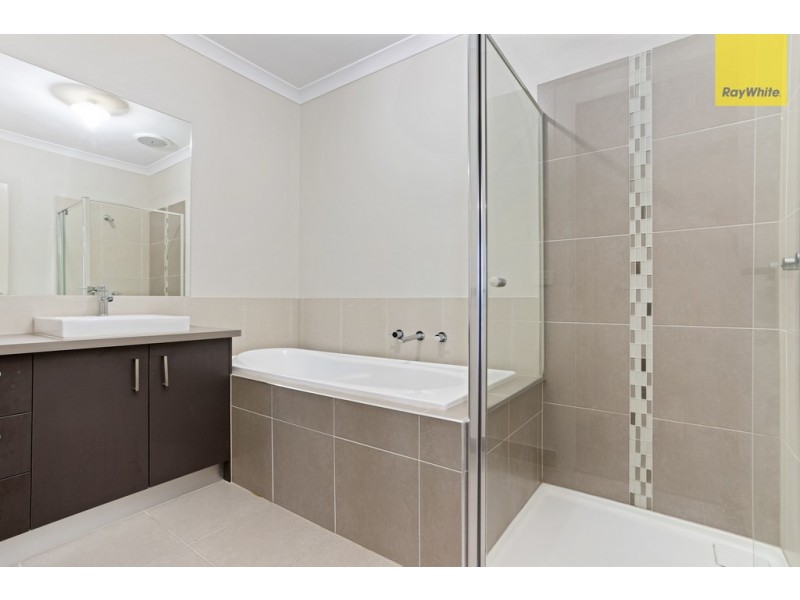 13/69-77 Lancefield Drive, Caroline Springs VIC 3023