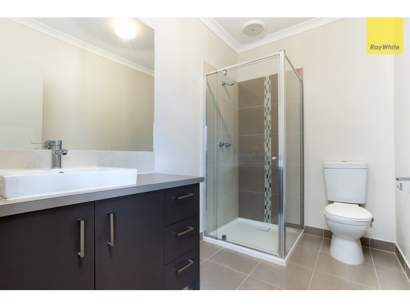 13/69-77 Lancefield Drive, Caroline Springs VIC 3023