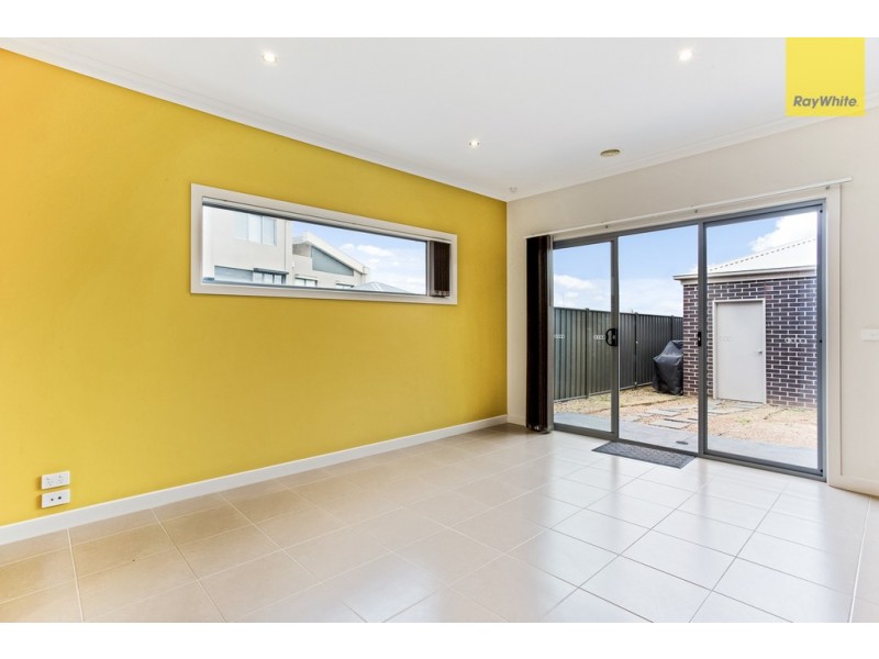 13/69-77 Lancefield Drive, Caroline Springs VIC 3023
