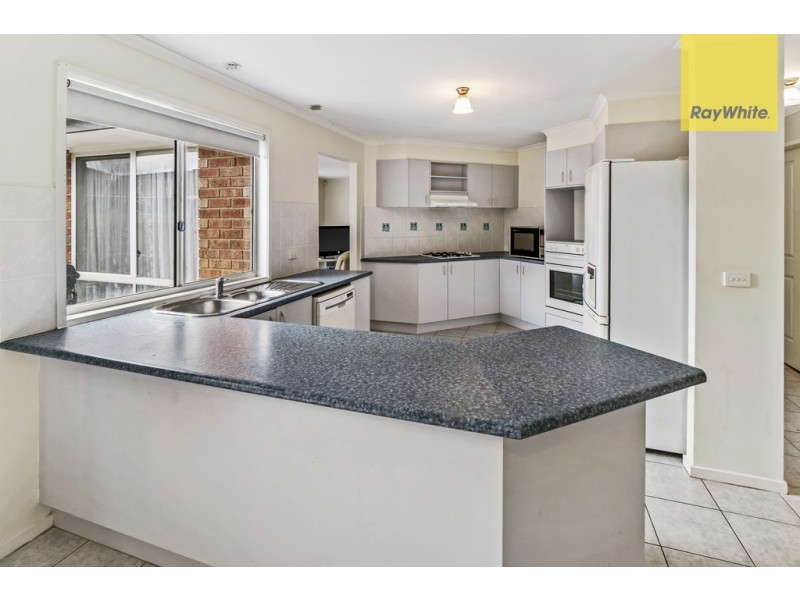 8 Ruben Drive, Sydenham VIC 3037