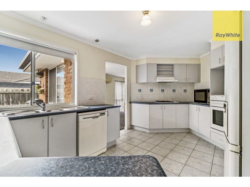 8 Ruben Drive, Sydenham VIC 3037