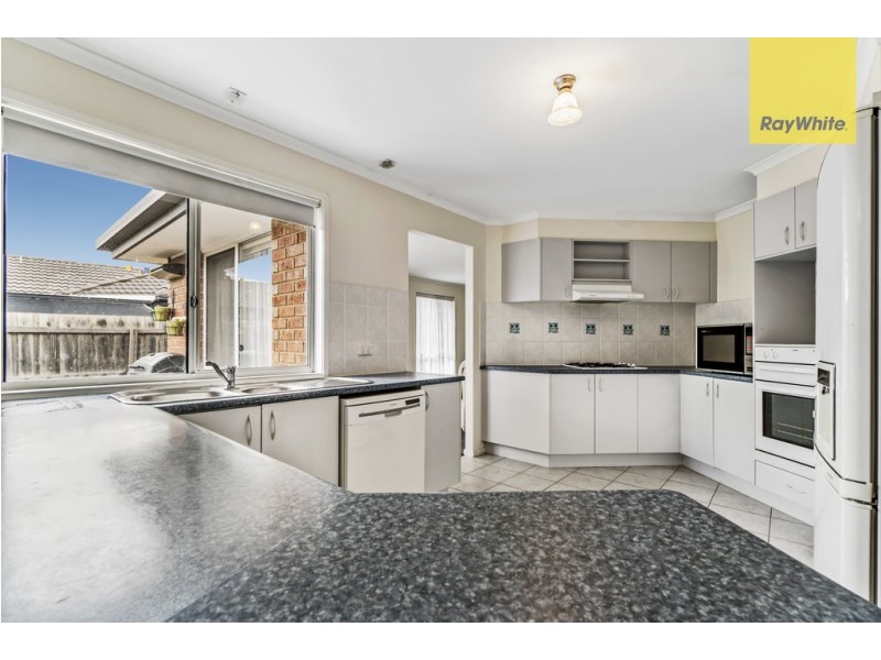 8 Ruben Drive, Sydenham VIC 3037