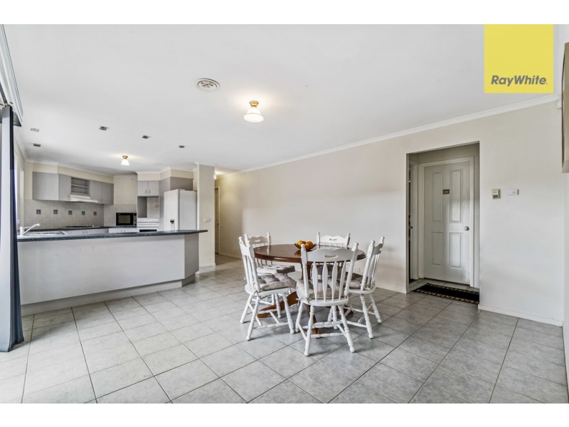 8 Ruben Drive, Sydenham VIC 3037
