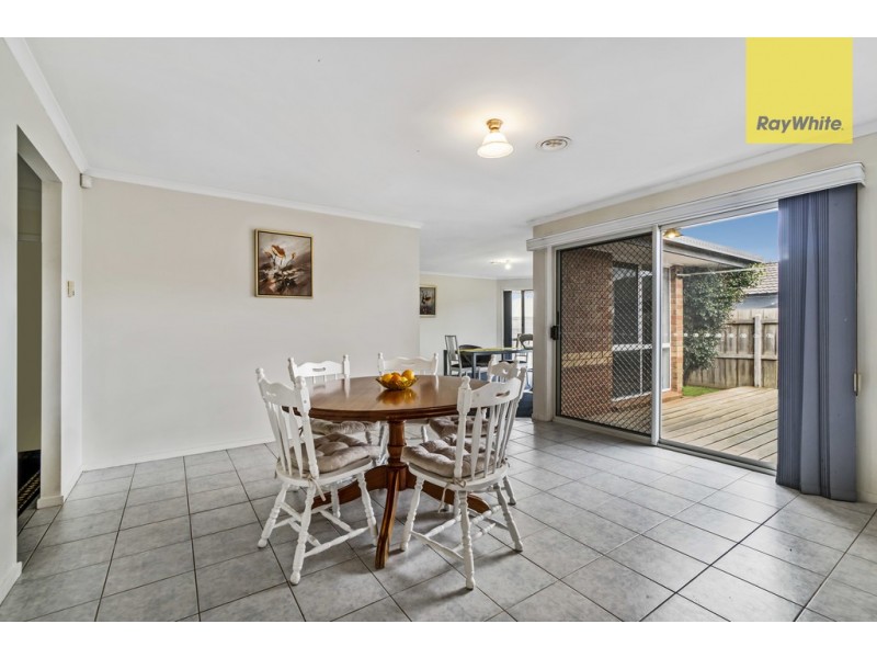 8 Ruben Drive, Sydenham VIC 3037